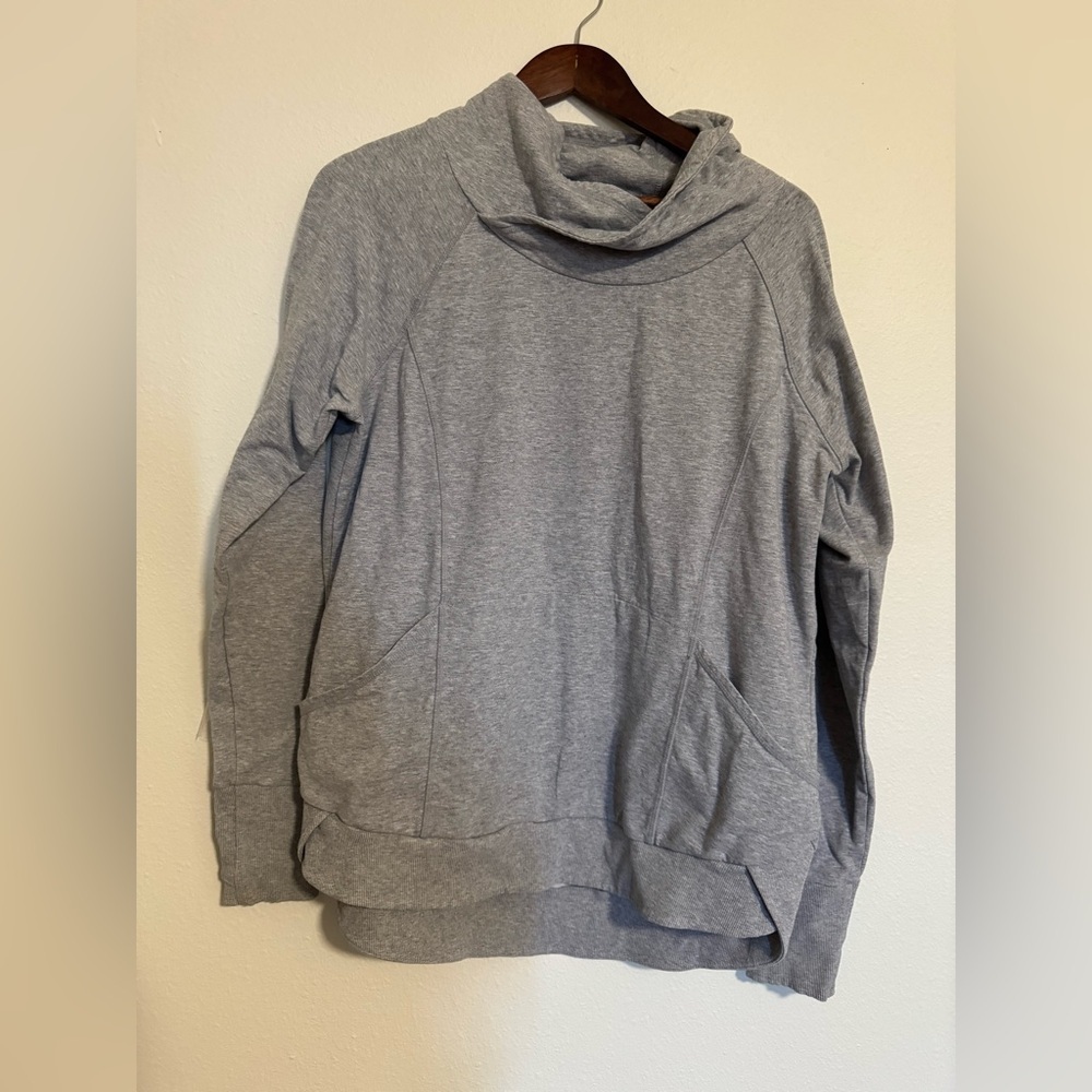 Athleta light ash gray long sleeve pull over XL